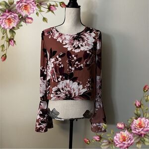 Scoop neck floral bell sleeve blouse